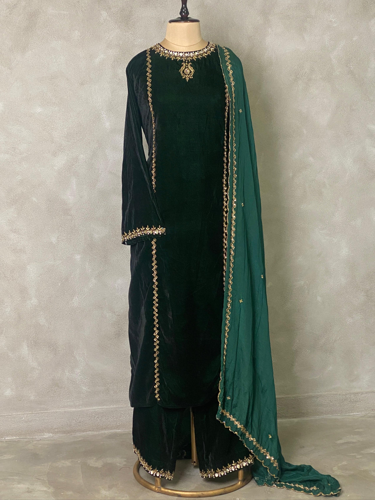 Bottle green premium velvet set - SLV09