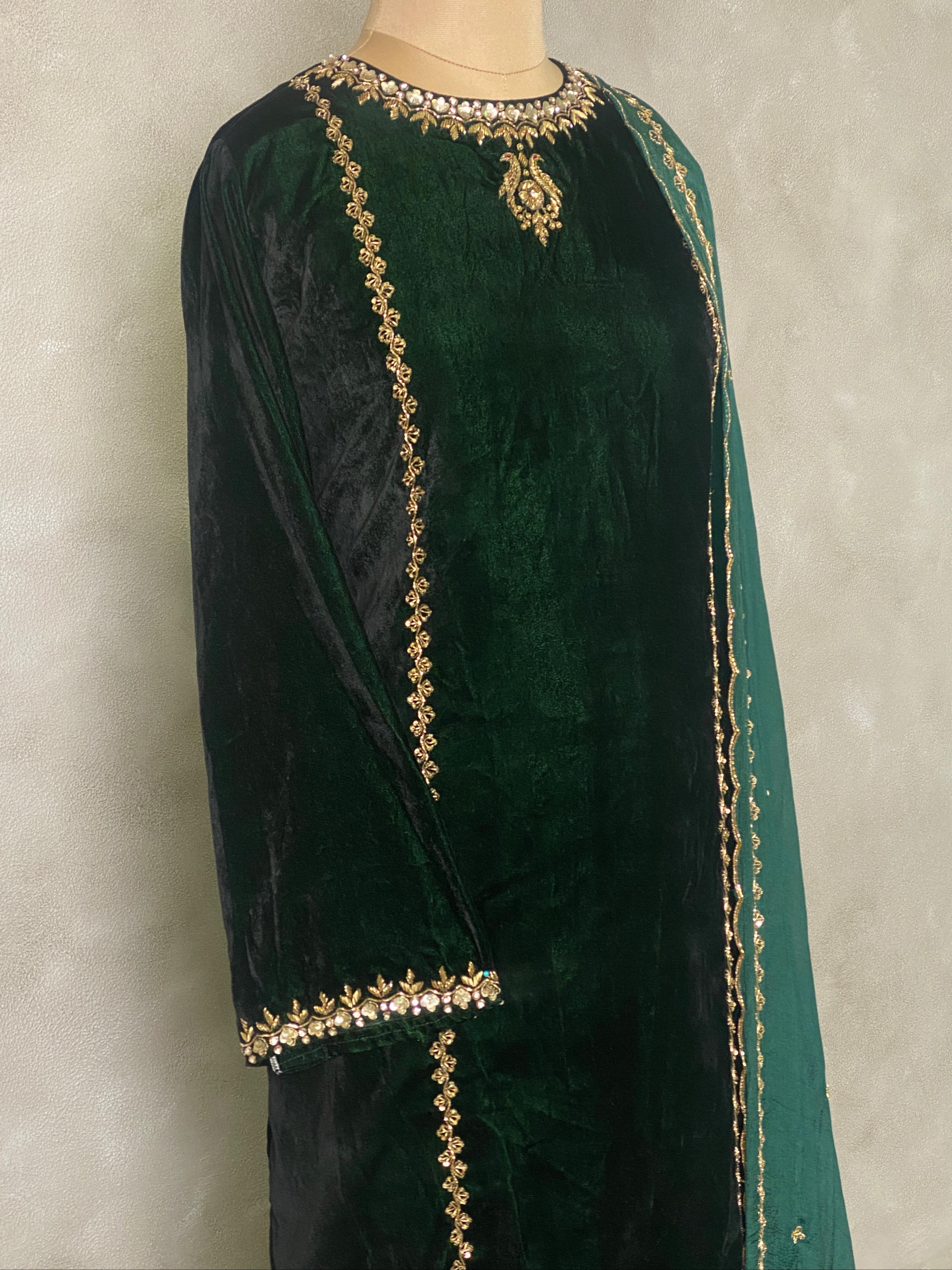 Bottle green premium velvet set - SLV09
