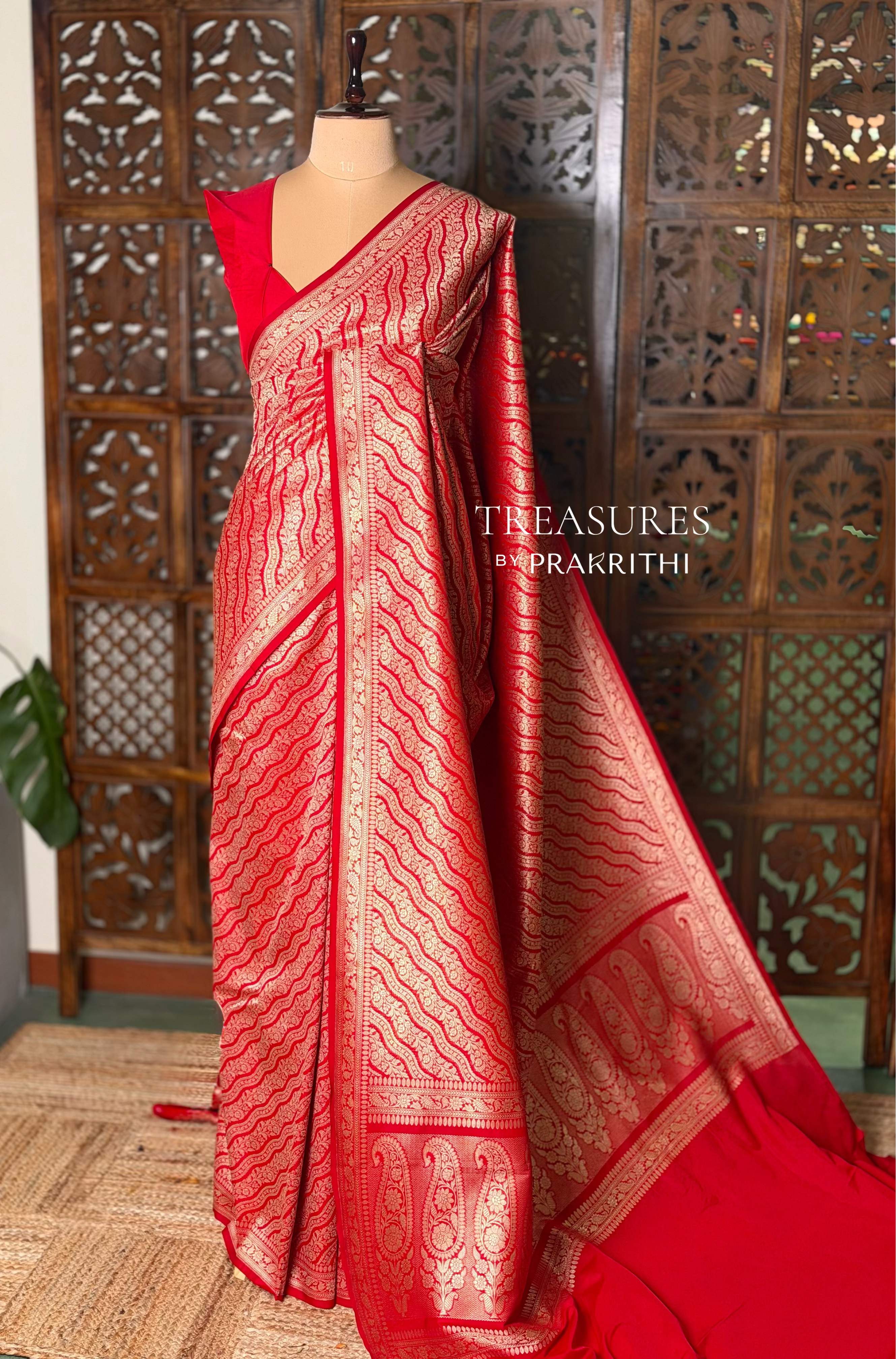 Red Katan Banarasi silk saree - RAZ3L