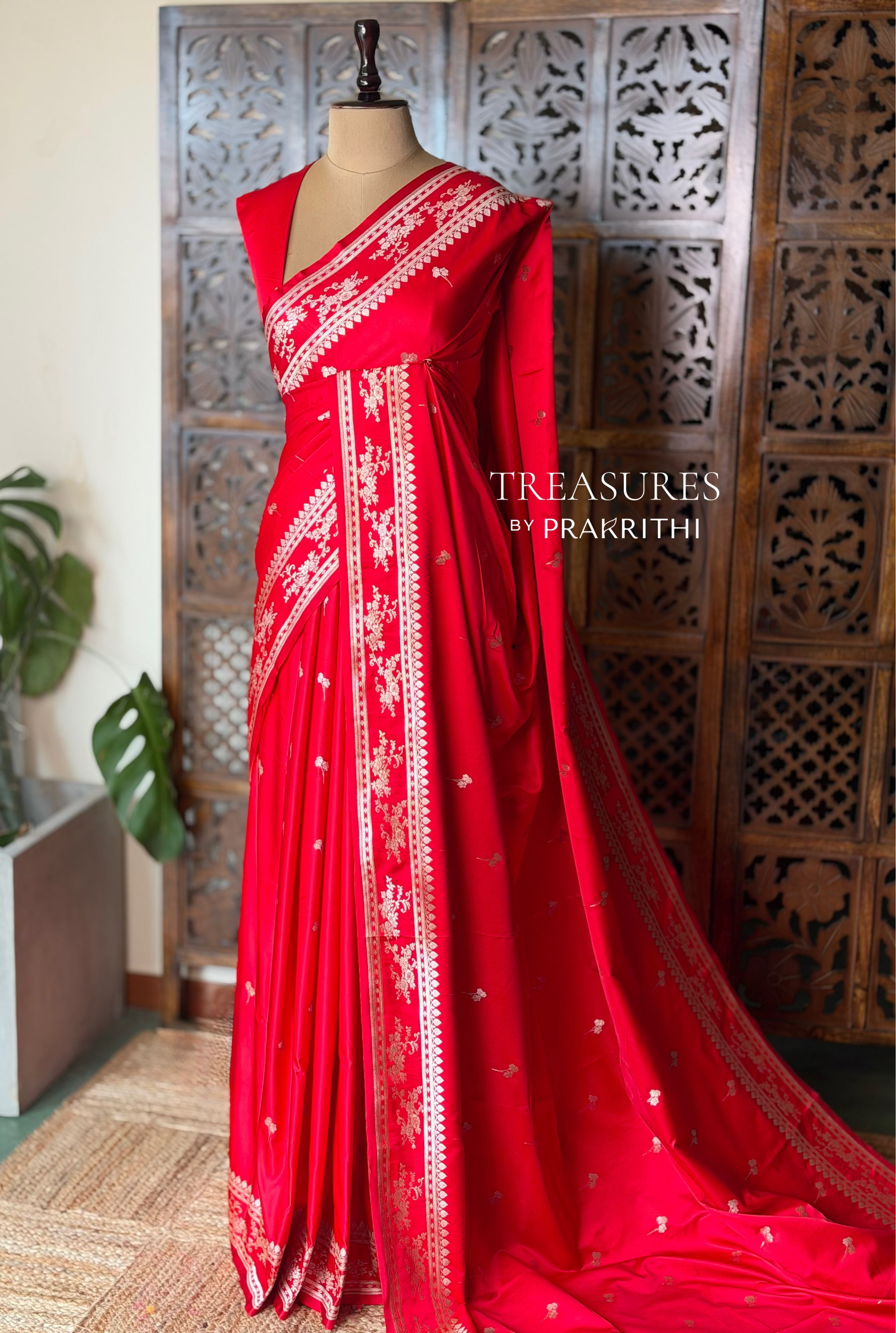 Red zatin Banarasi silk saree - RAZ1IC