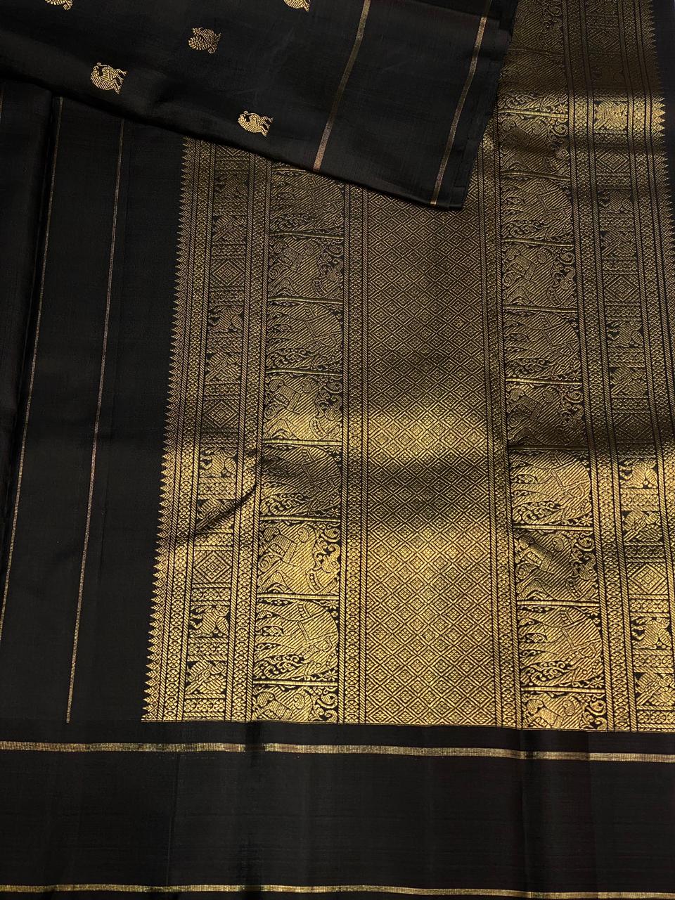 Black and red classic vintage Kanchipuram silk saree- PPSILK57