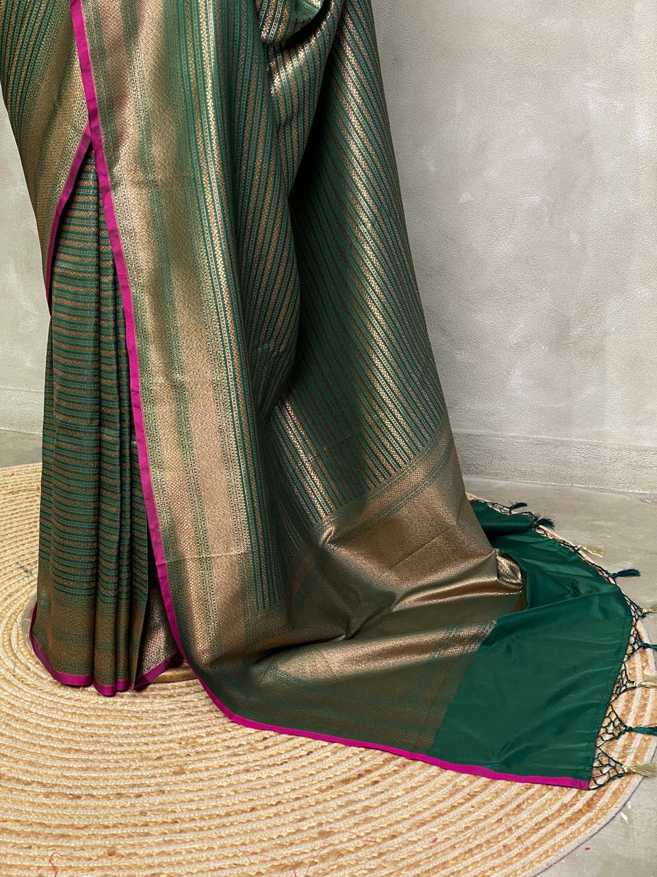 Dark green Semi katan Banarasi silksaree - PSB07fg