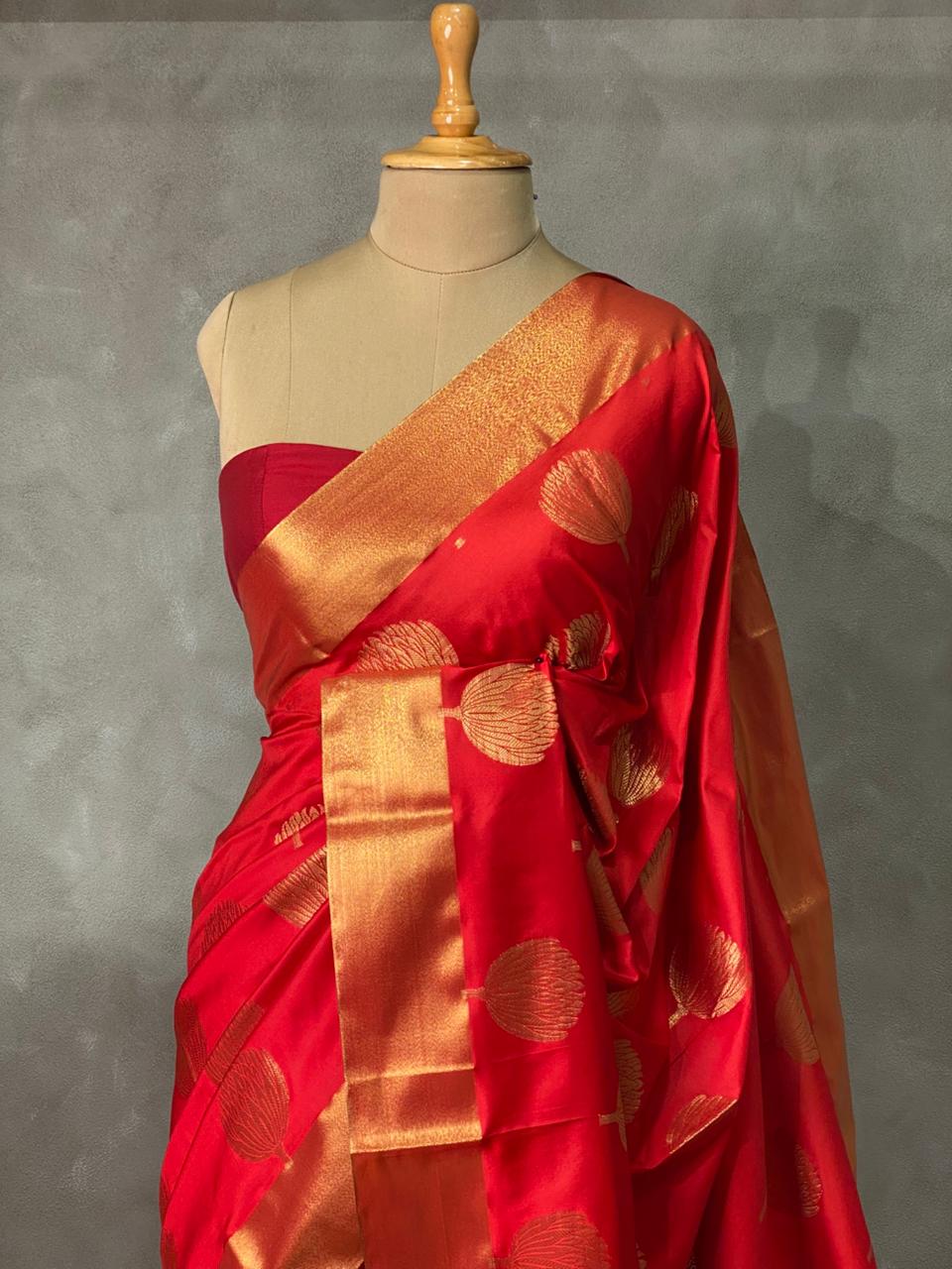 Red Banarasi silksaree - PIH5E