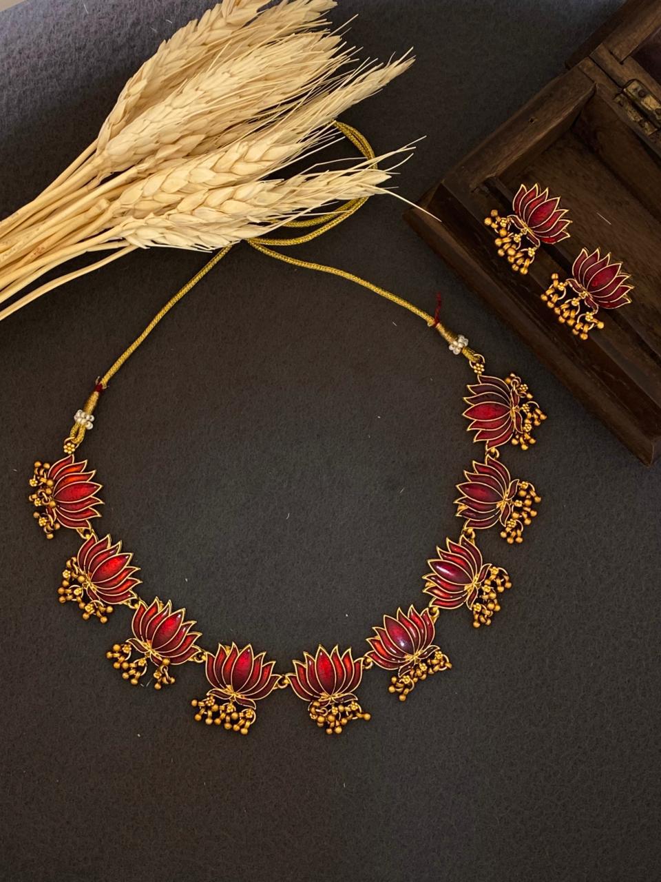 Maroon lotus gunguroo Necklace- JW38A