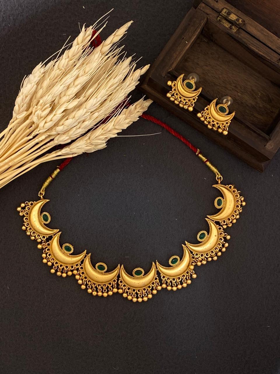 Half moon Gunguroo Necklace- JW54A