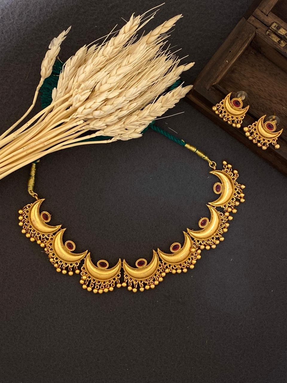 Half moon Gunguroo Necklace- JW54B