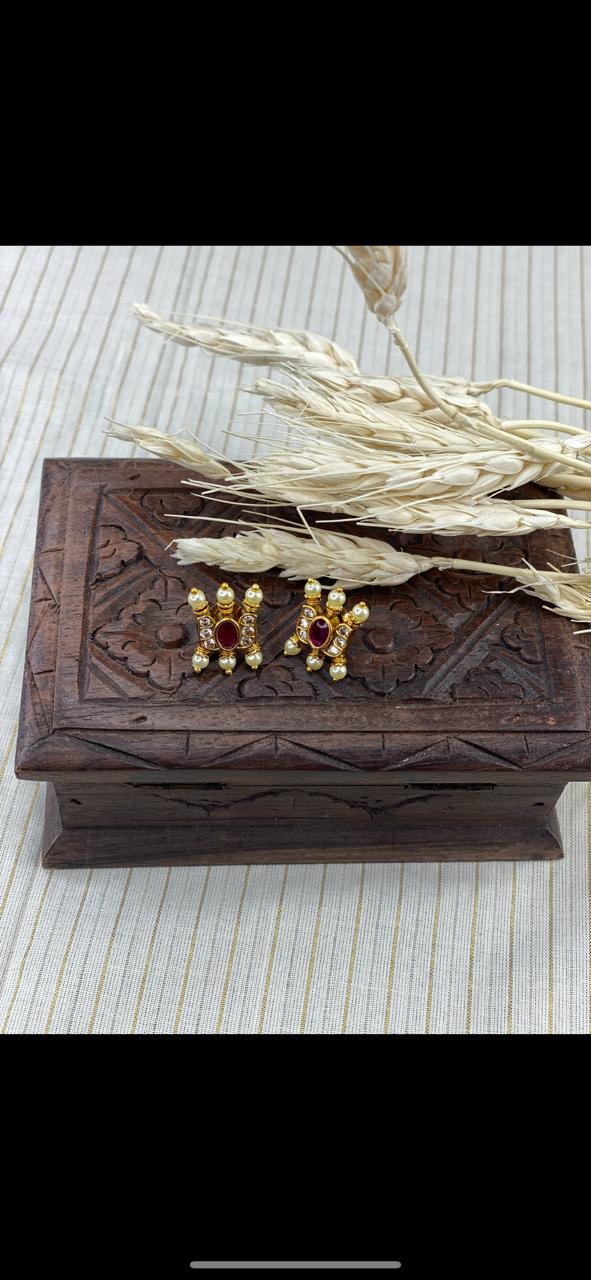 Antique stud -JWE42C