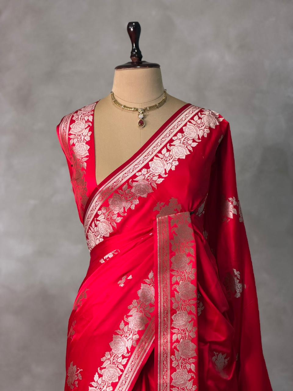 Red pure zatin Banarasi silk saree - RAZ1A