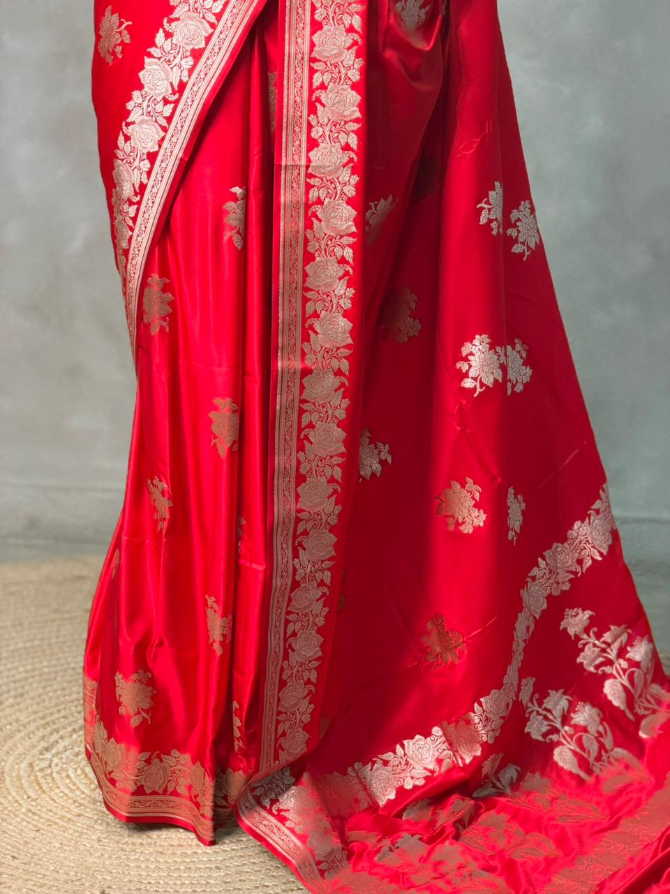 Red pure zatin Banarasi silk saree - RAZ1A