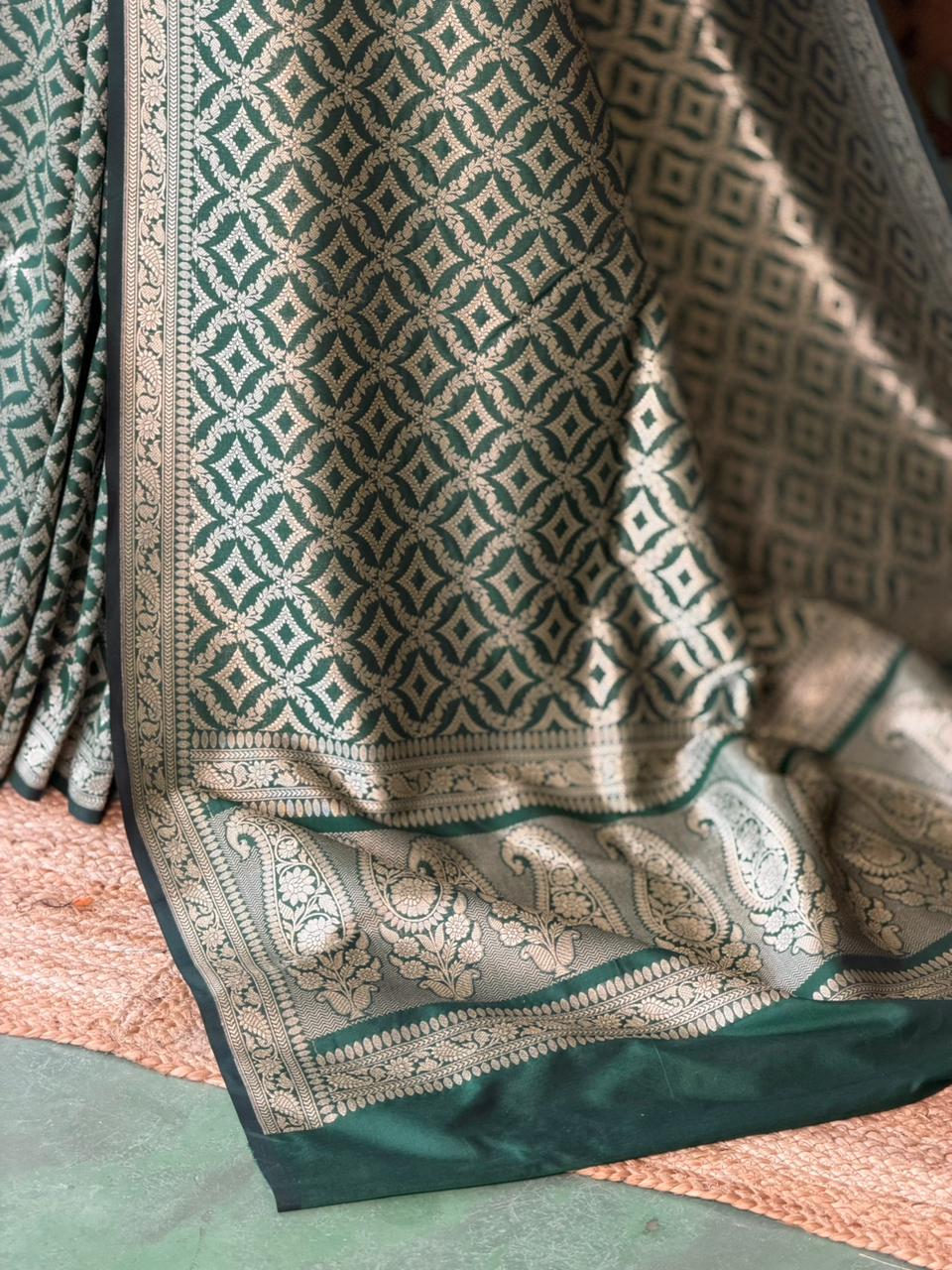 Dark Green Katan Banarasi silk saree - RAZ3W