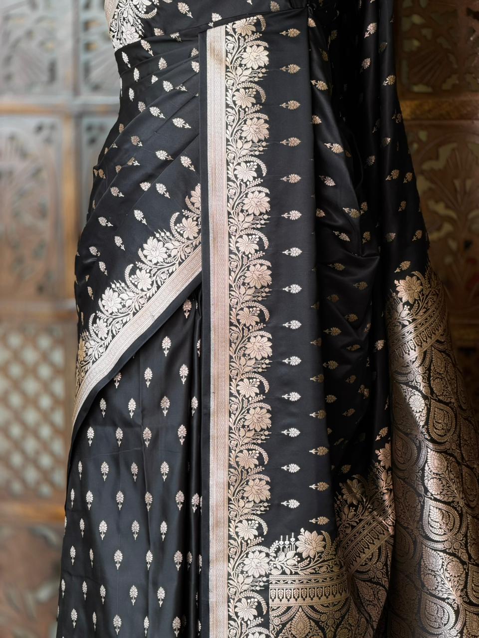 Black zatin Banarasi silk saree - RAZ1II