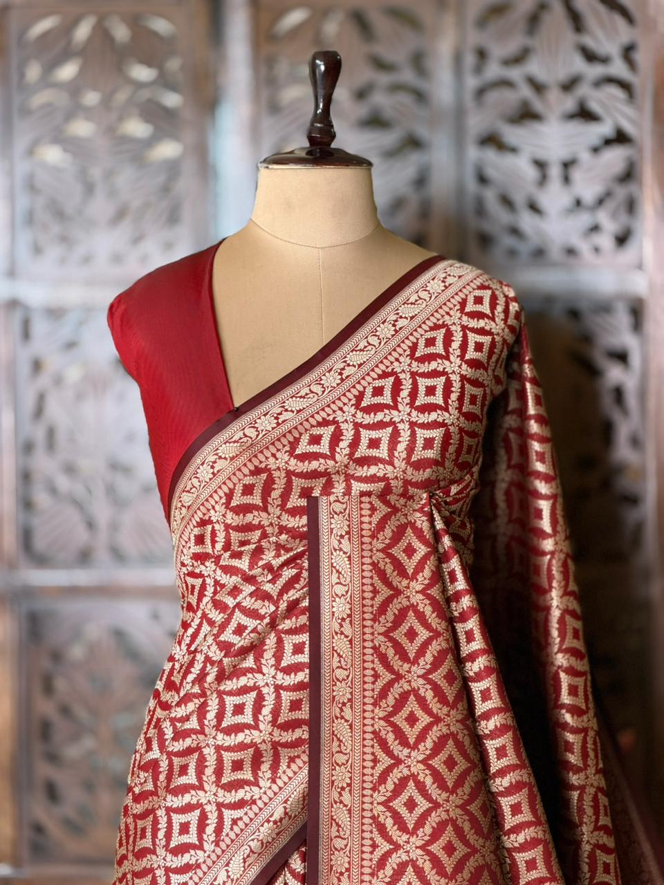 Deep Maroon Katan Banarasi silk saree - RAZ3Y