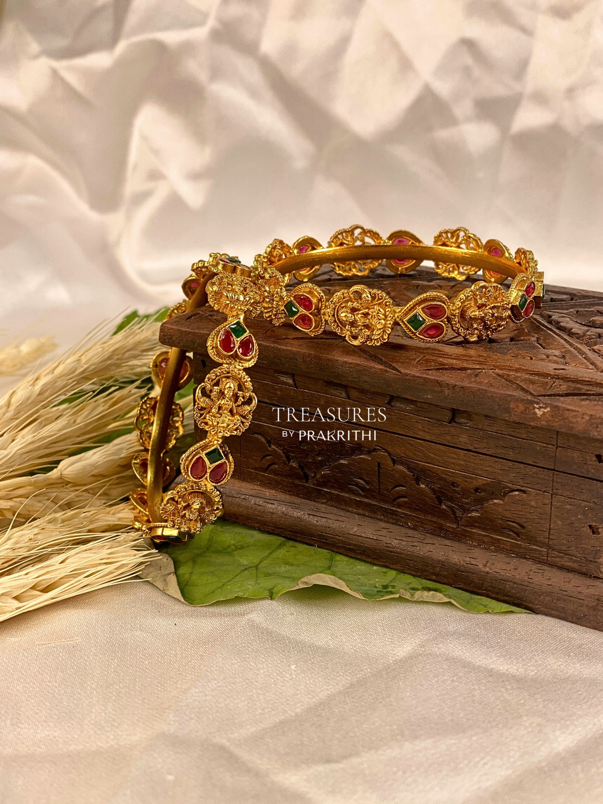 Stone and Lakshmi bangle- JB16 (size 2.6)