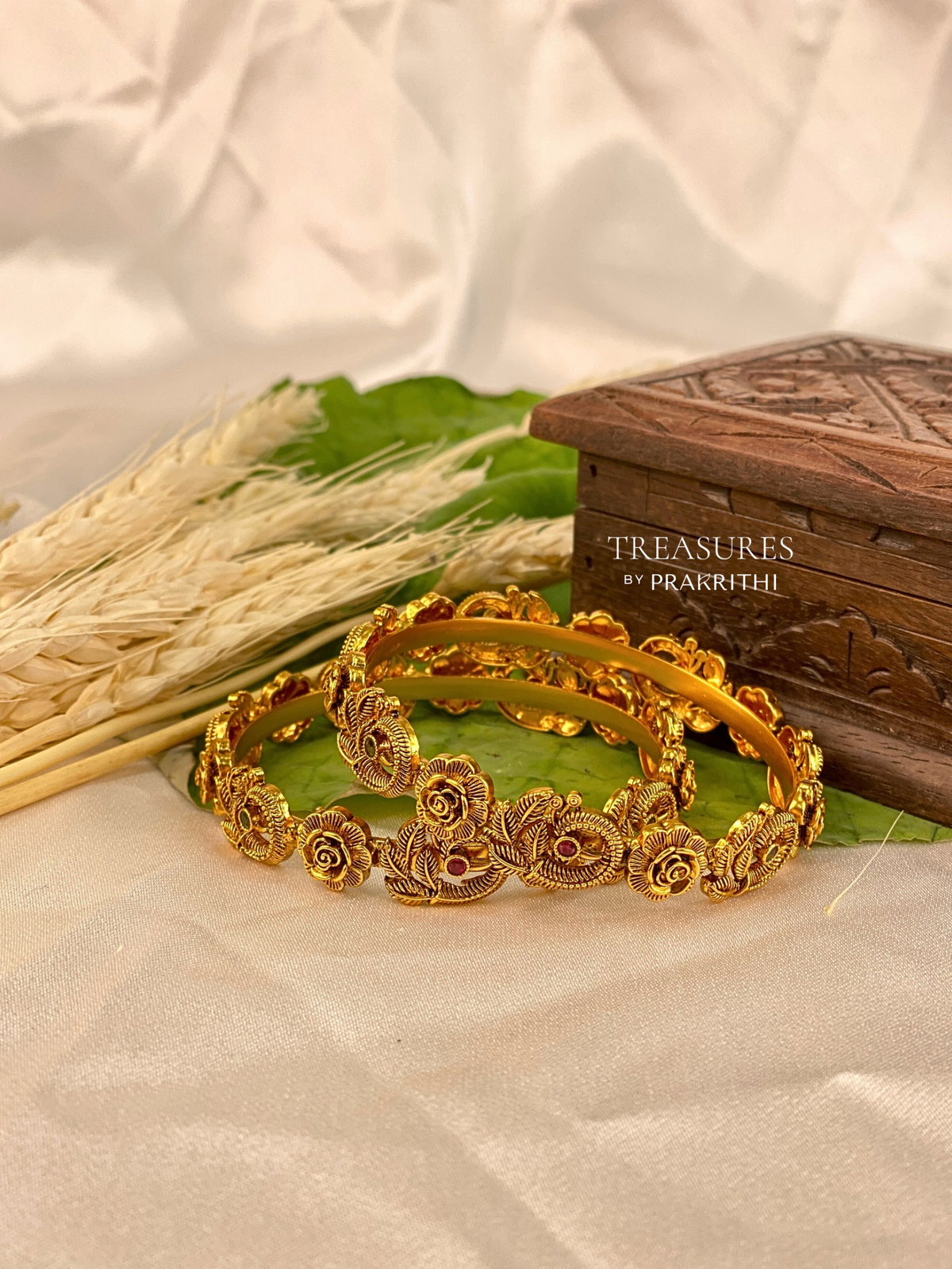 Antique flower bangle- JB13 (size 2.6)