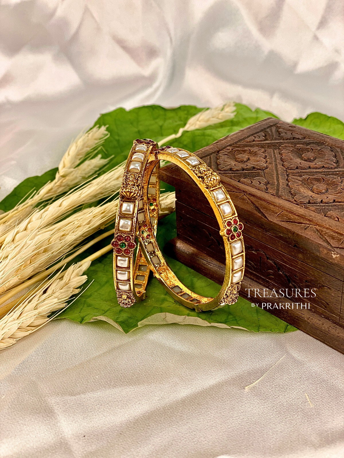 pearl Lakshmi bangle- JB14 (size 2.8)