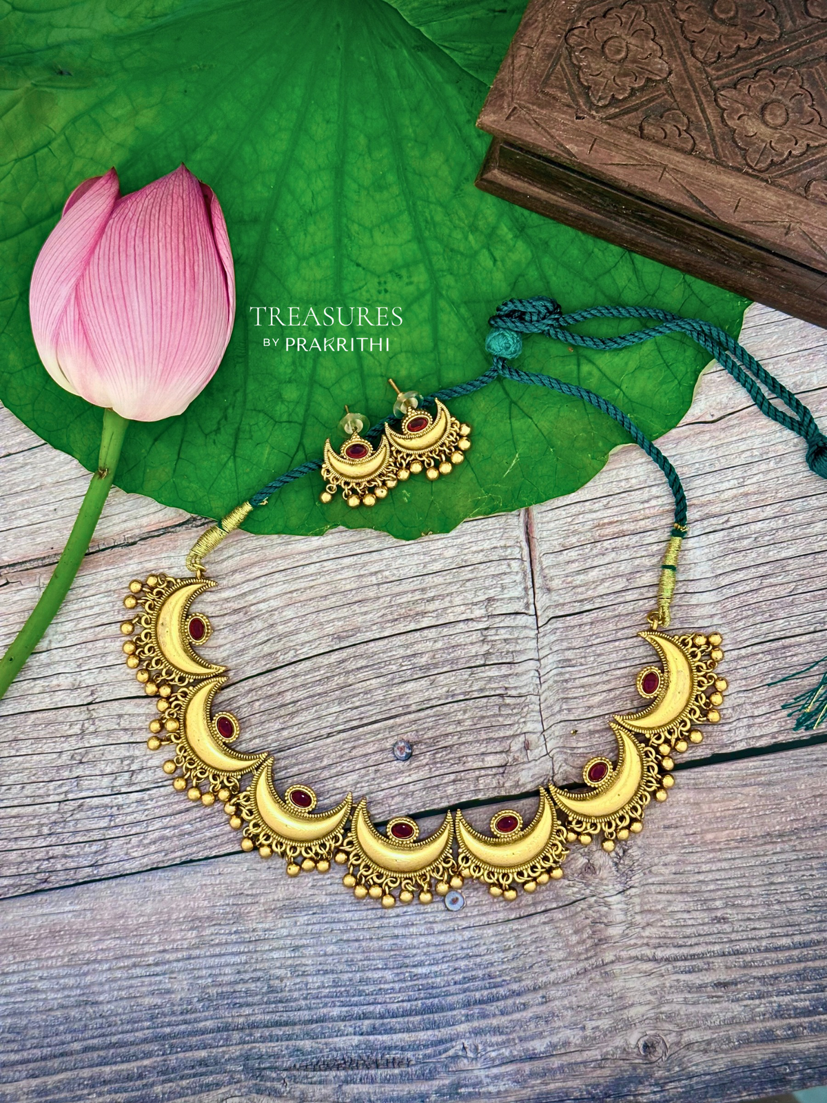 Half moon Gunguroo Necklace- JN36