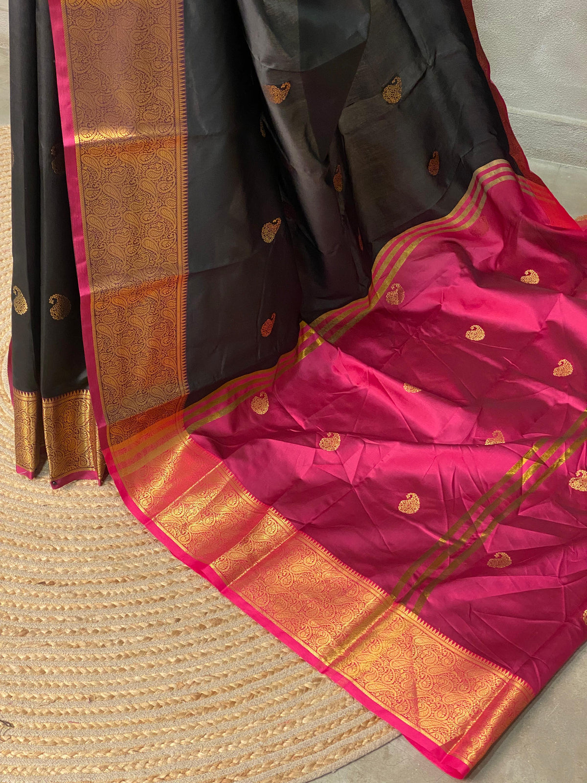Black and magenta semi kanchipuram soft silk saree - PSSN155