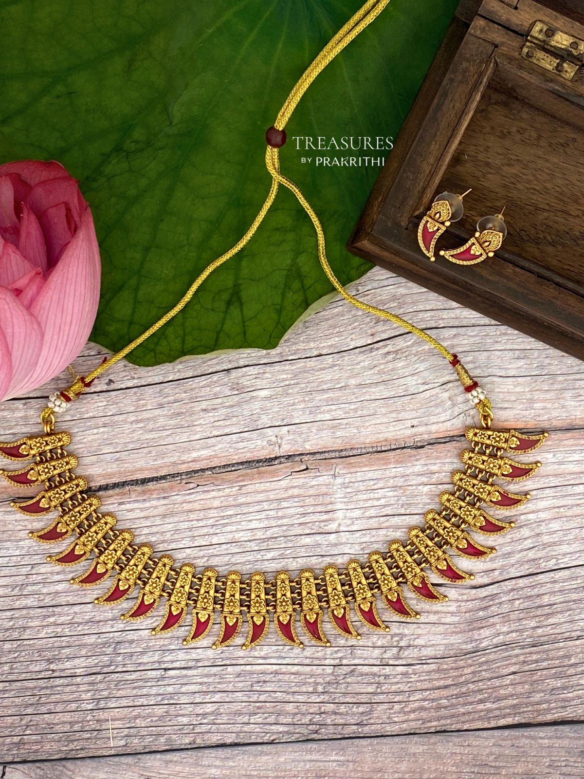 Red petal heritage necklace - JN42