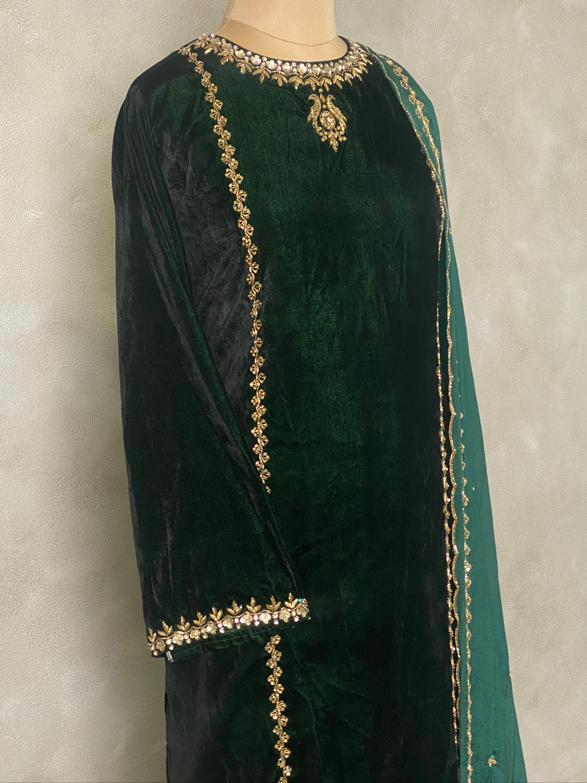 Bottle green premium velvet set - SLV09
