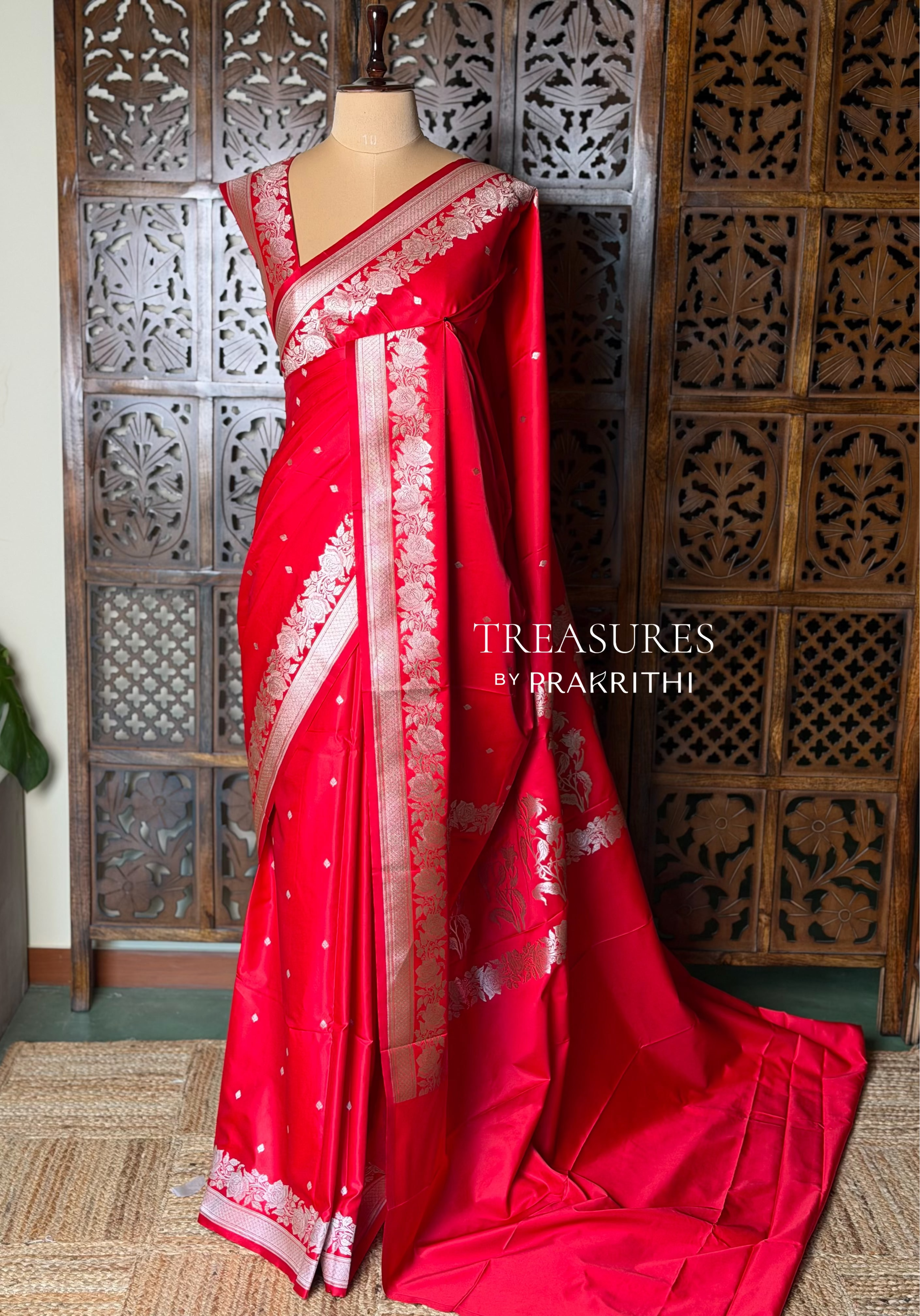 Red pure zatin Banarasi silk saree - RAZ2I