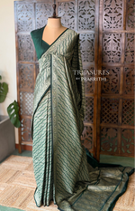 Dark Green Katan Banarasi silk saree - RAZ3F