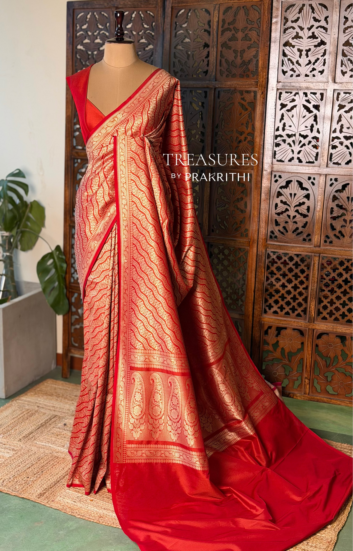 Red Katan Banarasi silk saree - RAZ3J
