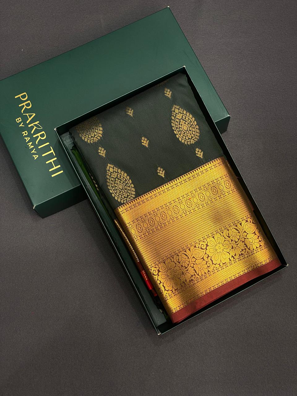 Dark Green and maroon Kanchipuram Silk saree - PPSILKe