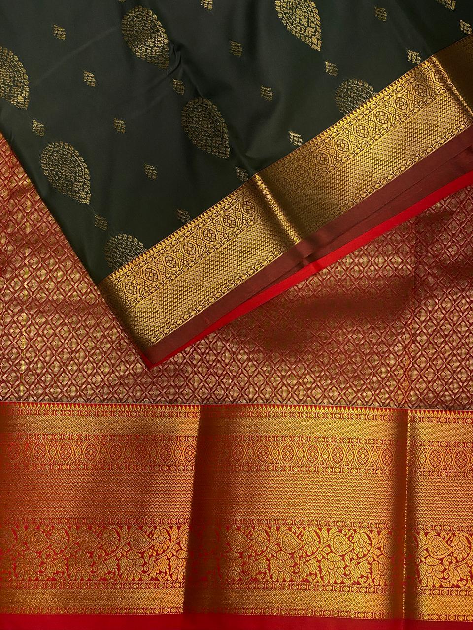 Dark Green and maroon Kanchipuram Silk saree - PPSILKe