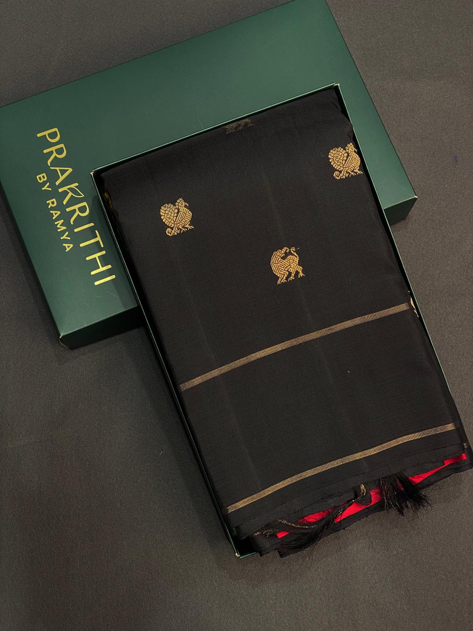 Black and red classic vintage Kanchipuram silk saree- PPSILK57