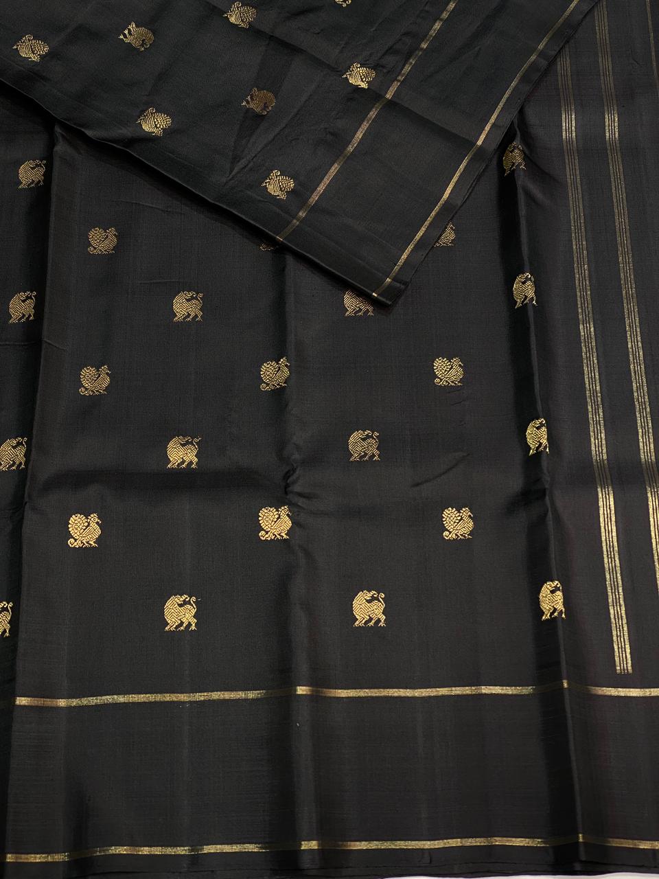 Black and red classic vintage Kanchipuram silk saree- PPSILK57