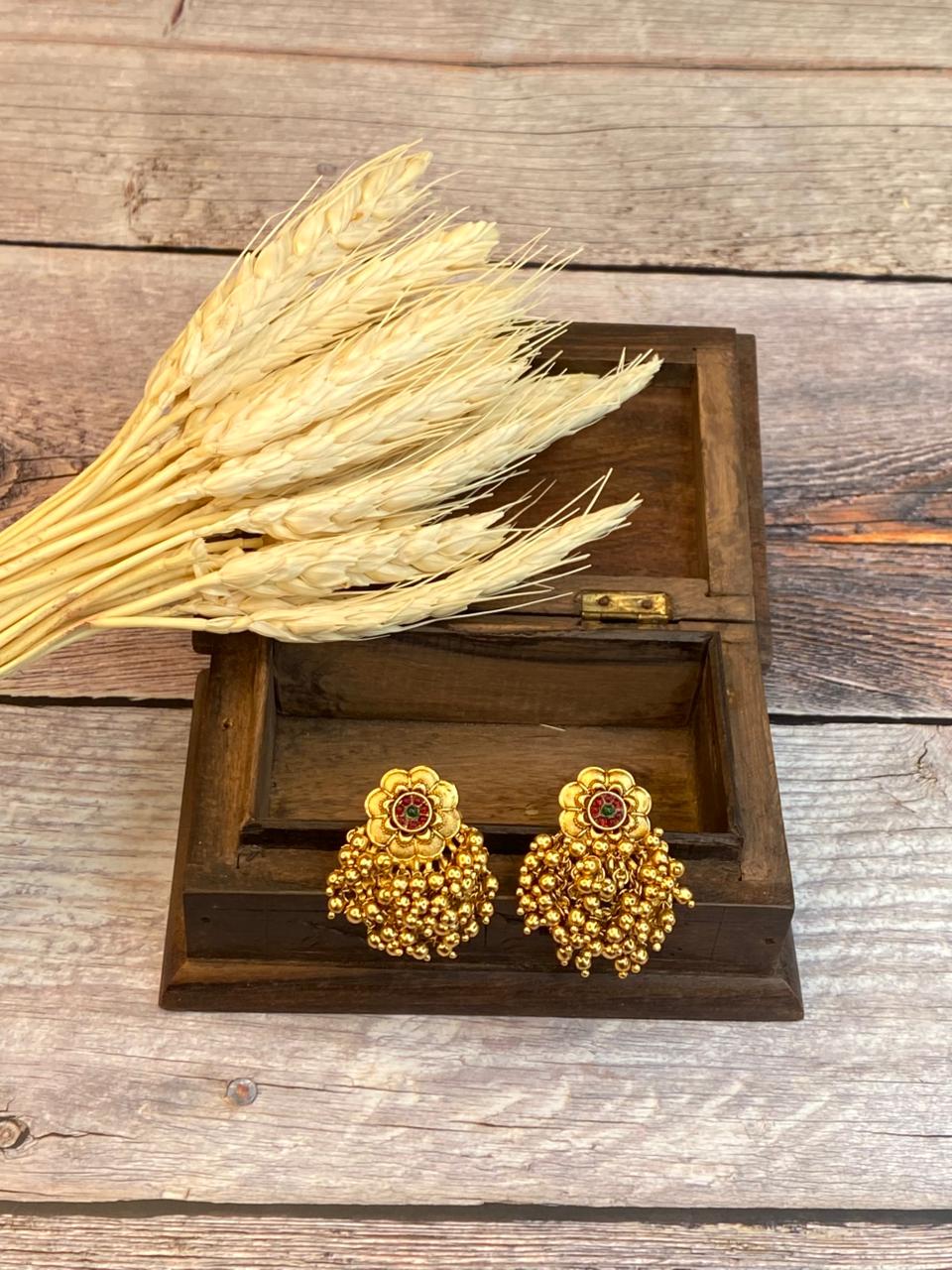 Antique stud -JWE26B