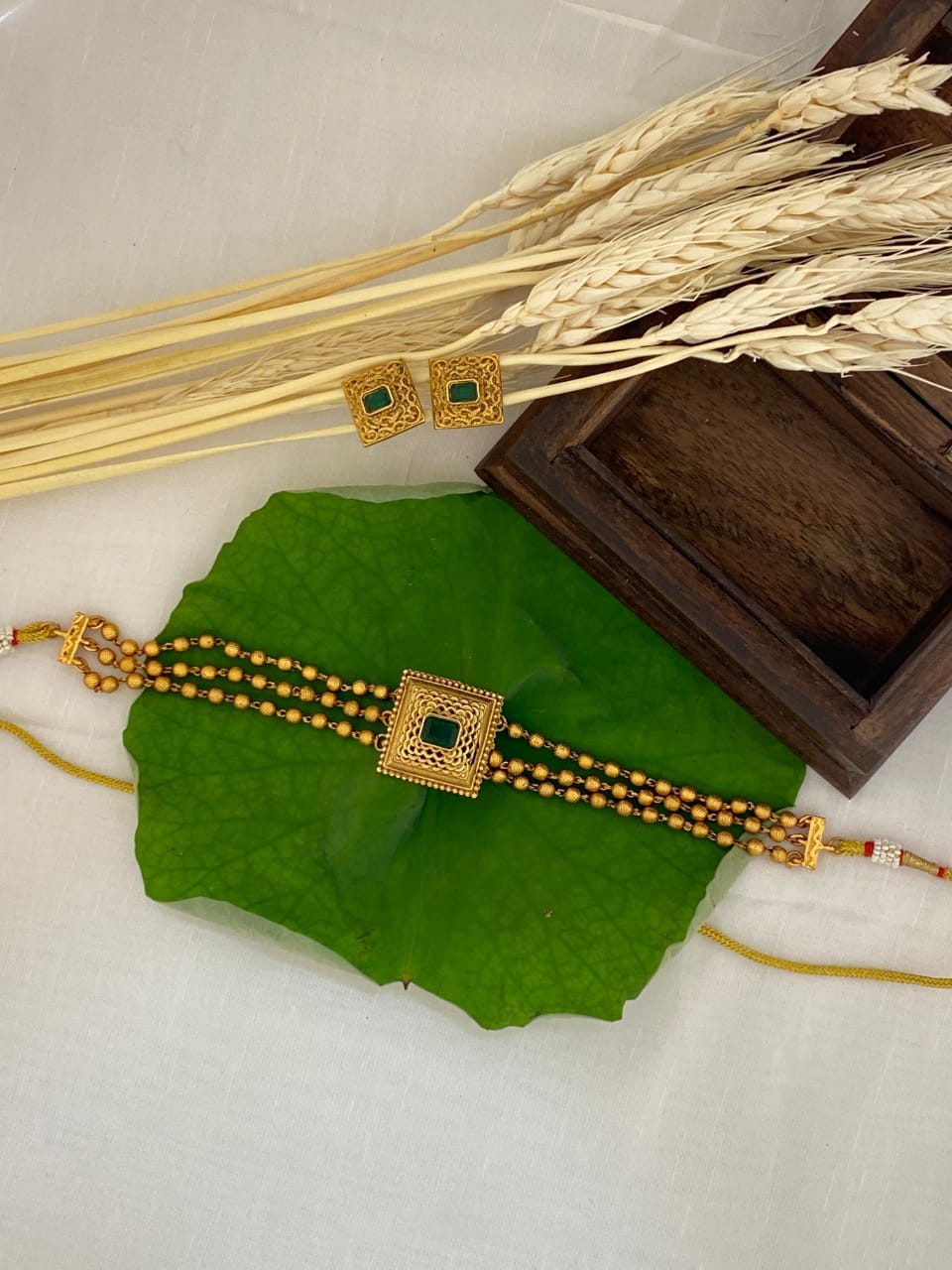 Traditional choker- JW8B