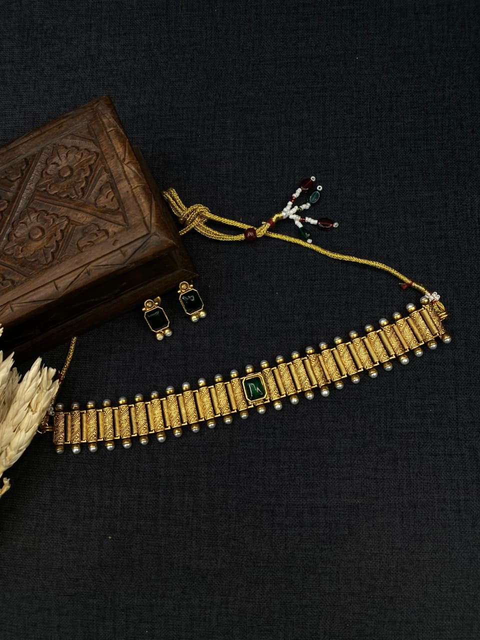 Regal green choker - JW137A