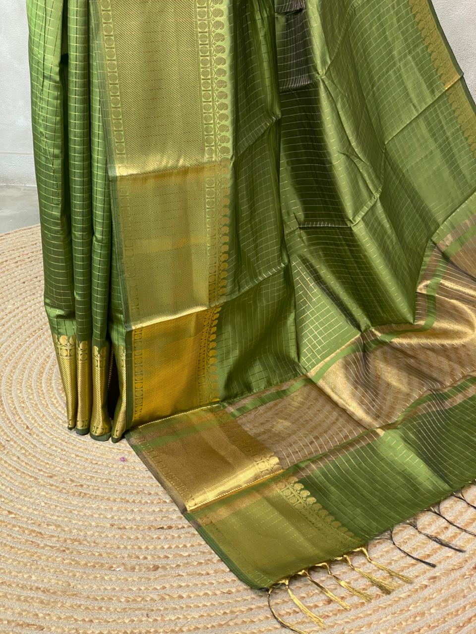 Green banarasi silksaree - RUK2H-IH