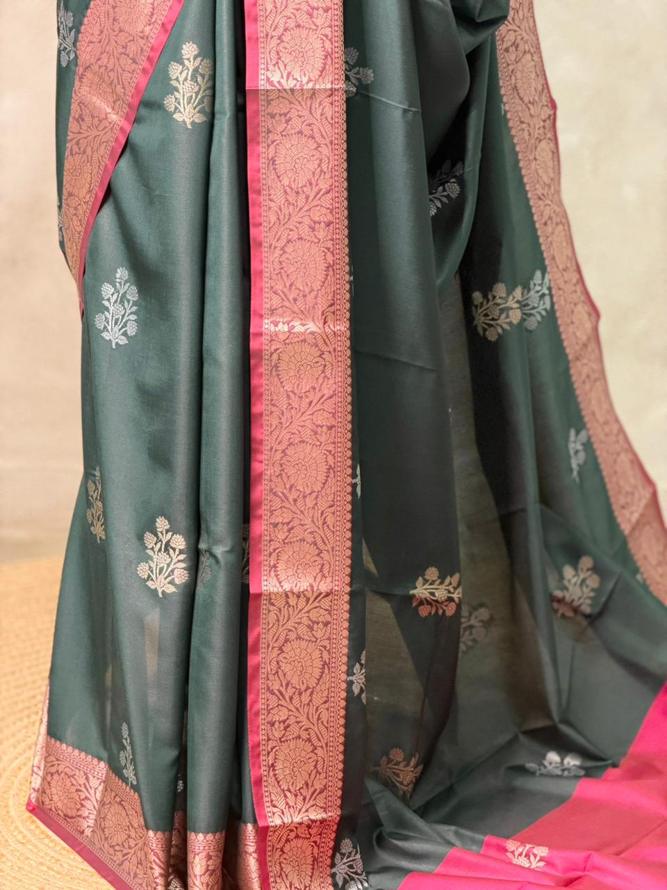 Black and magenta Banarasi silk saree -LZ11A