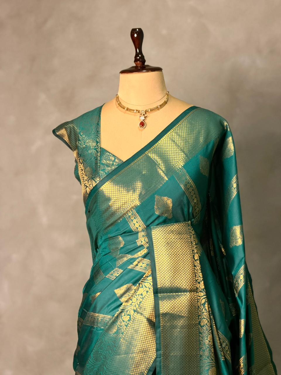 Peacock blue Banarasi silk saree - GAL5D