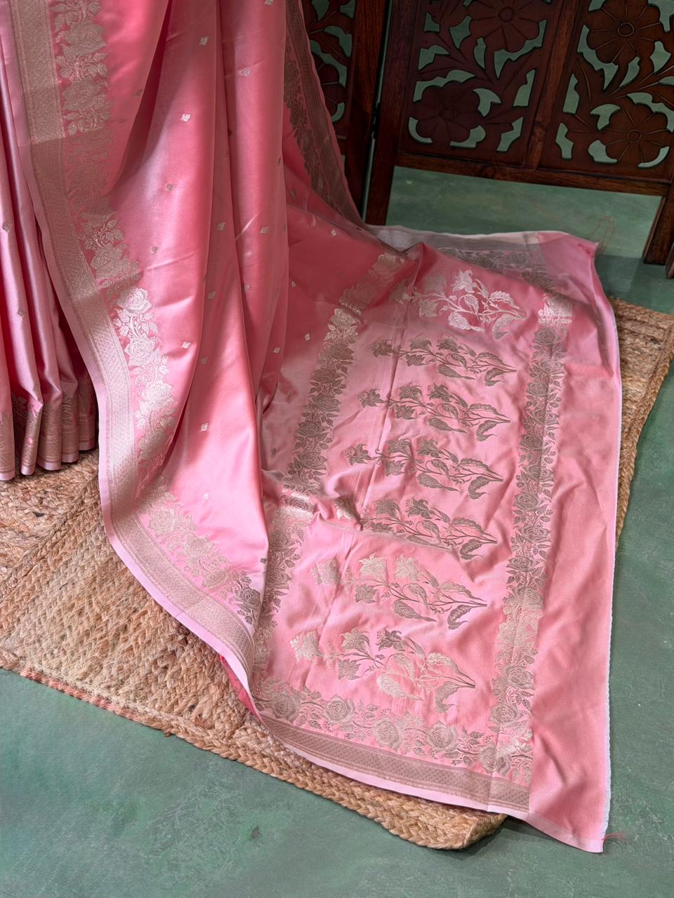 Pink pure zatin Banarasi silk saree - RAZ2