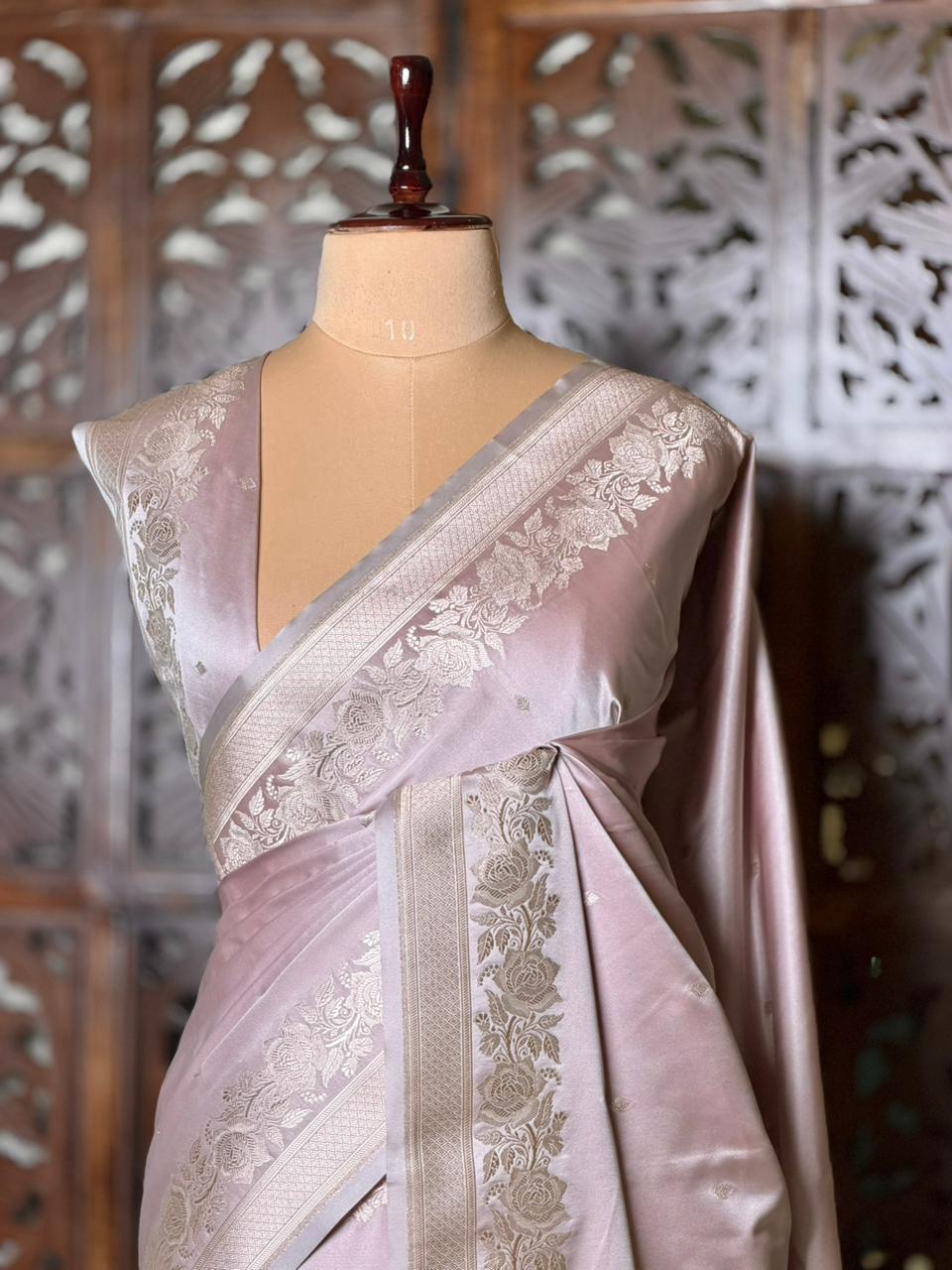 Lavender pure zatin Banarasi silk saree - RAZ2B