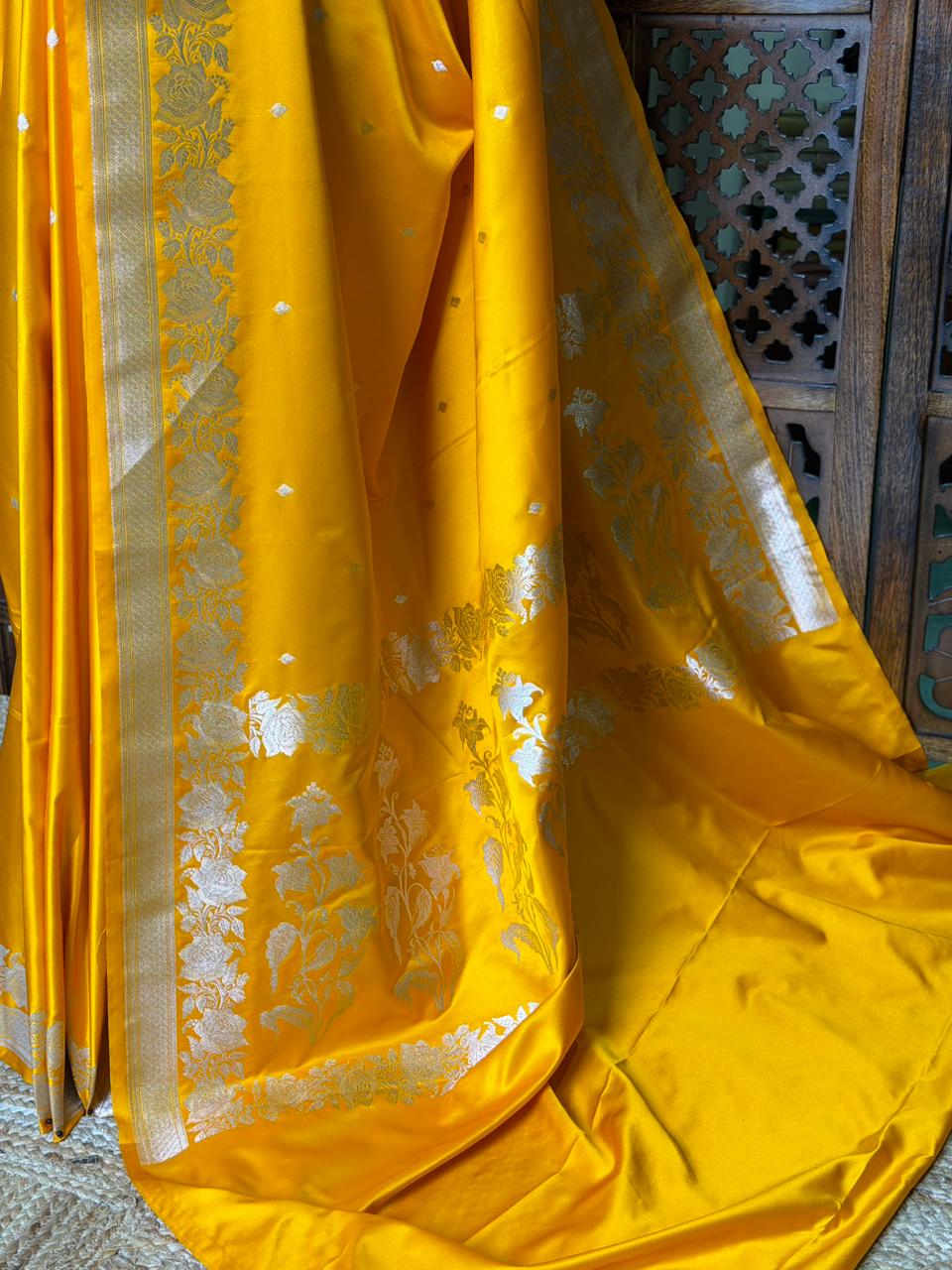 Yellow pure zatin Banarasi silk saree - RAZ1D