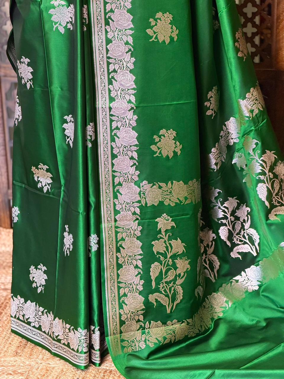 Dark Green pure zatin Banarasi silk saree - RAZ1F