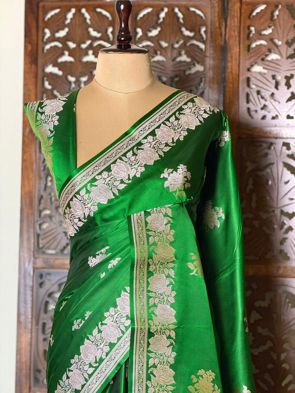 Dark Green pure zatin Banarasi silk saree - RAZ1F