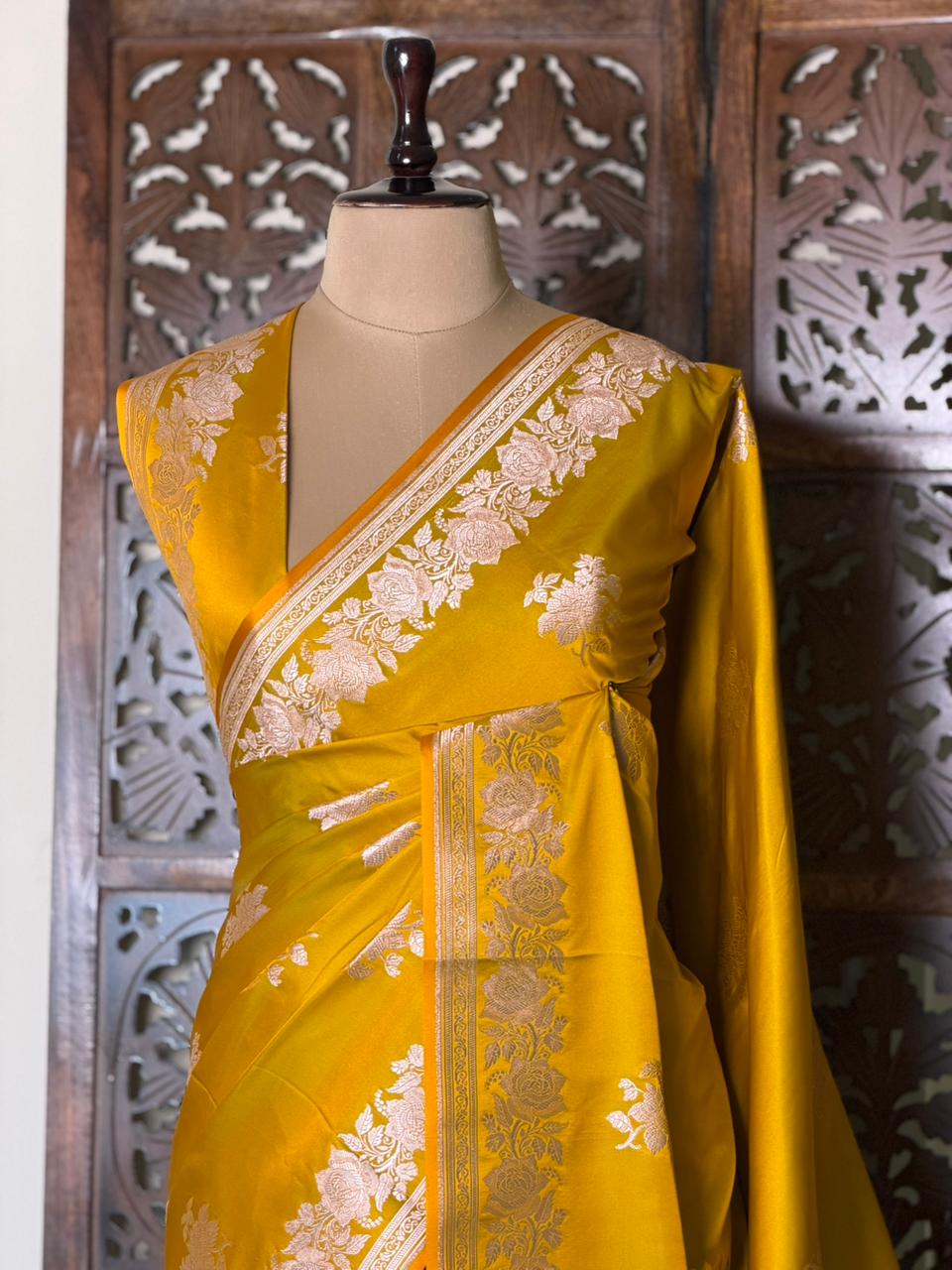 Yellow pure zatin Banarasi silk saree - RAZ1G
