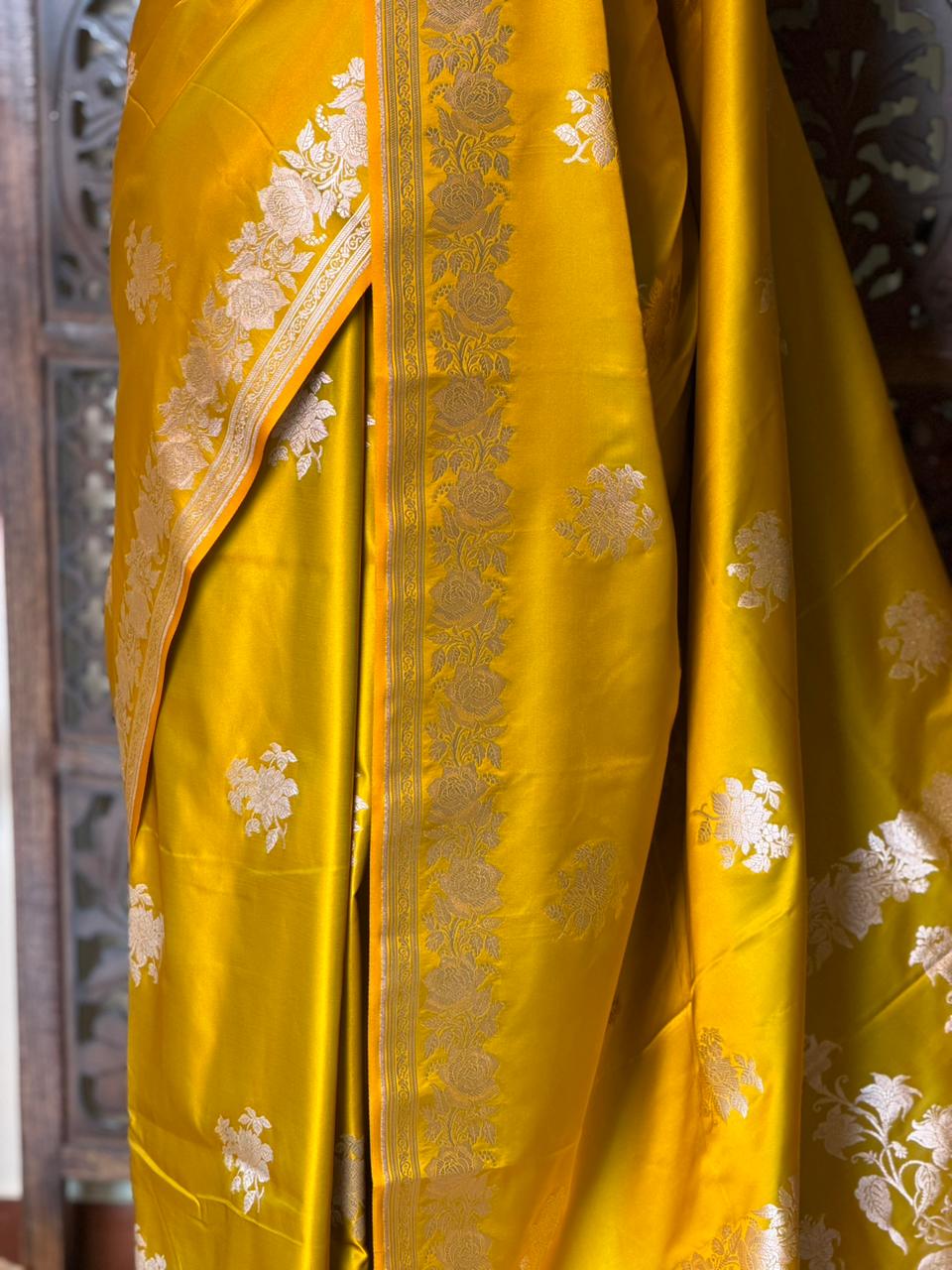 Yellow pure zatin Banarasi silk saree - RAZ1G