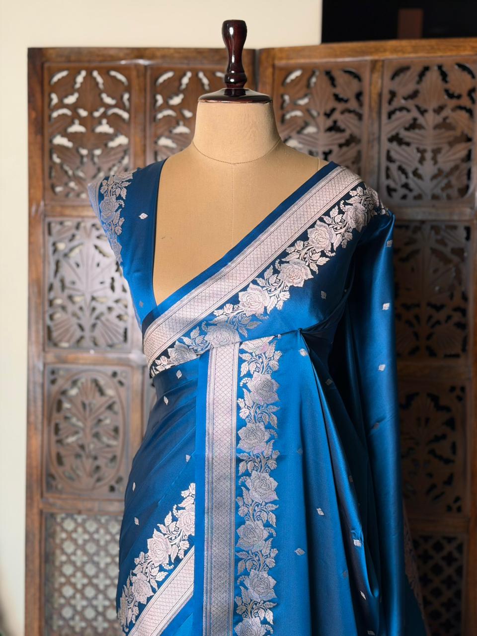 Blue pure zatin Banarasi silk saree - RAZ2F