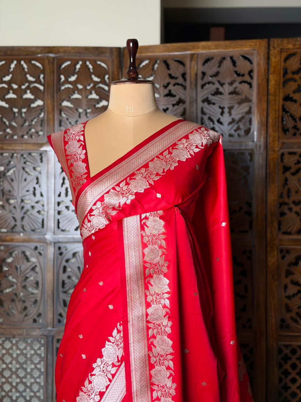 Red pure zatin Banarasi silk saree - RAZ2I