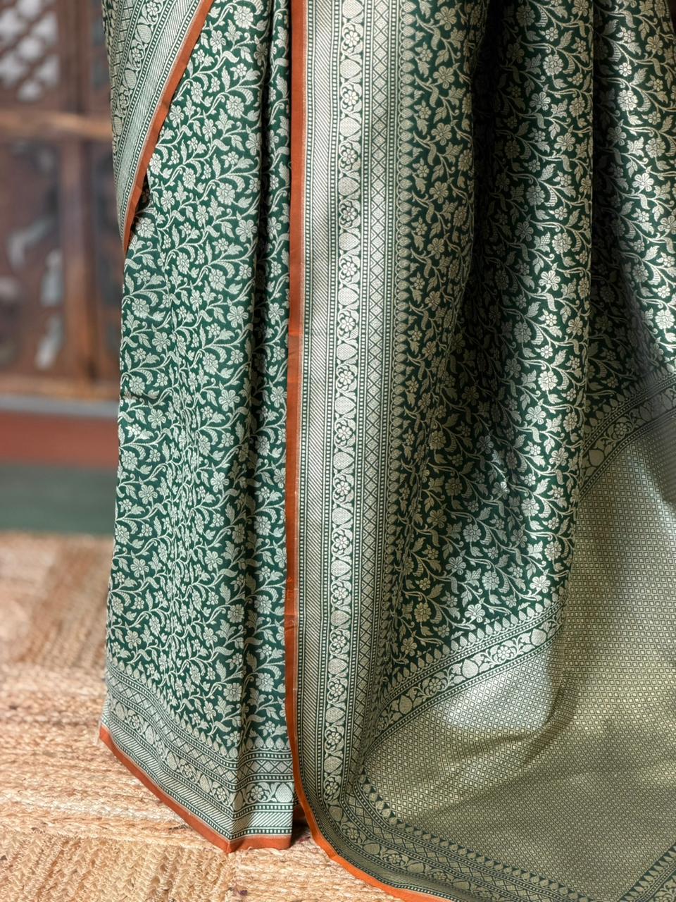 Bottle green Katan Banarasi silk saree - RAZ3C