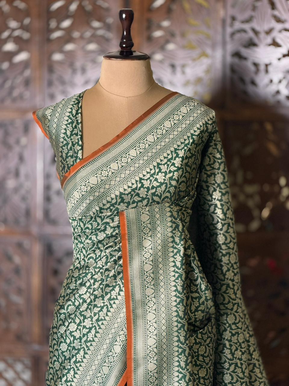 Bottle green Katan Banarasi silk saree - RAZ3C