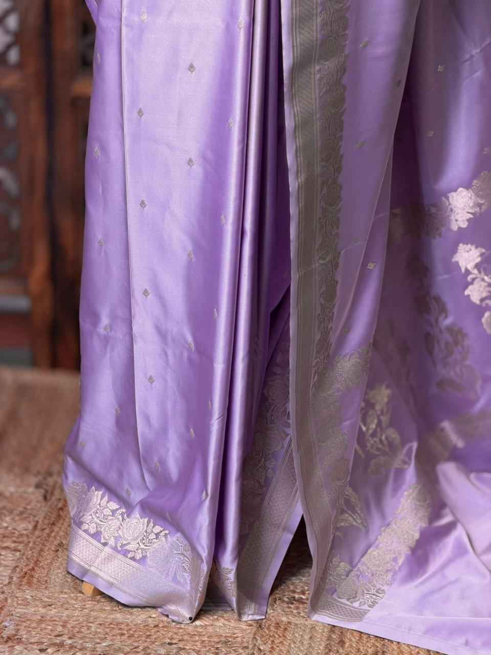 Lavender pure zatin Banarasi silk saree - RAZ2M
