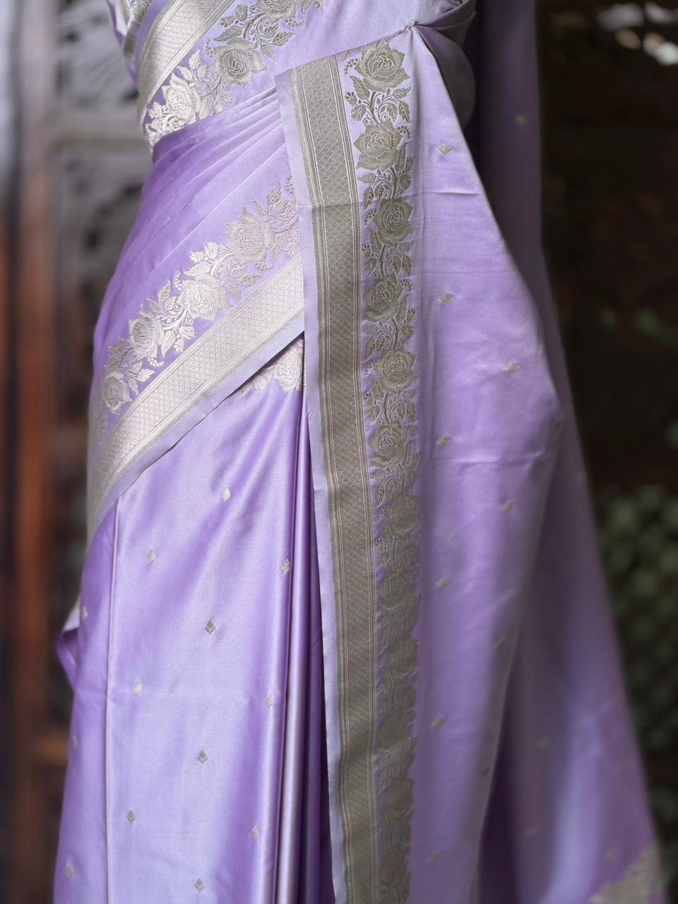 Lavender pure zatin Banarasi silk saree - RAZ2M