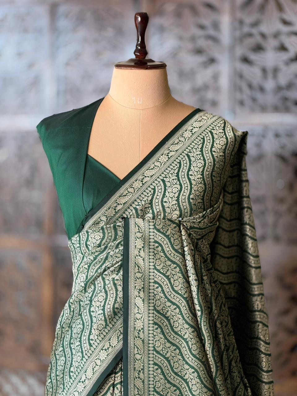 Dark Green Katan Banarasi silk saree - RAZ3F